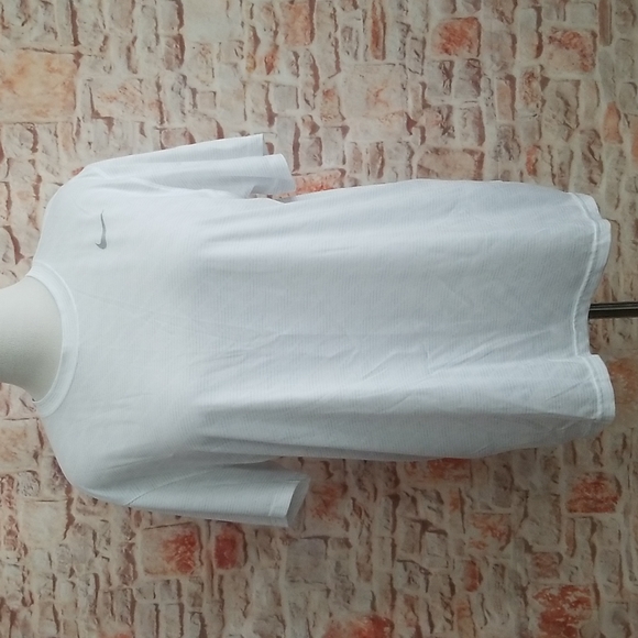 Nike Dri-Fit T-shirt - Picture 1 of 7